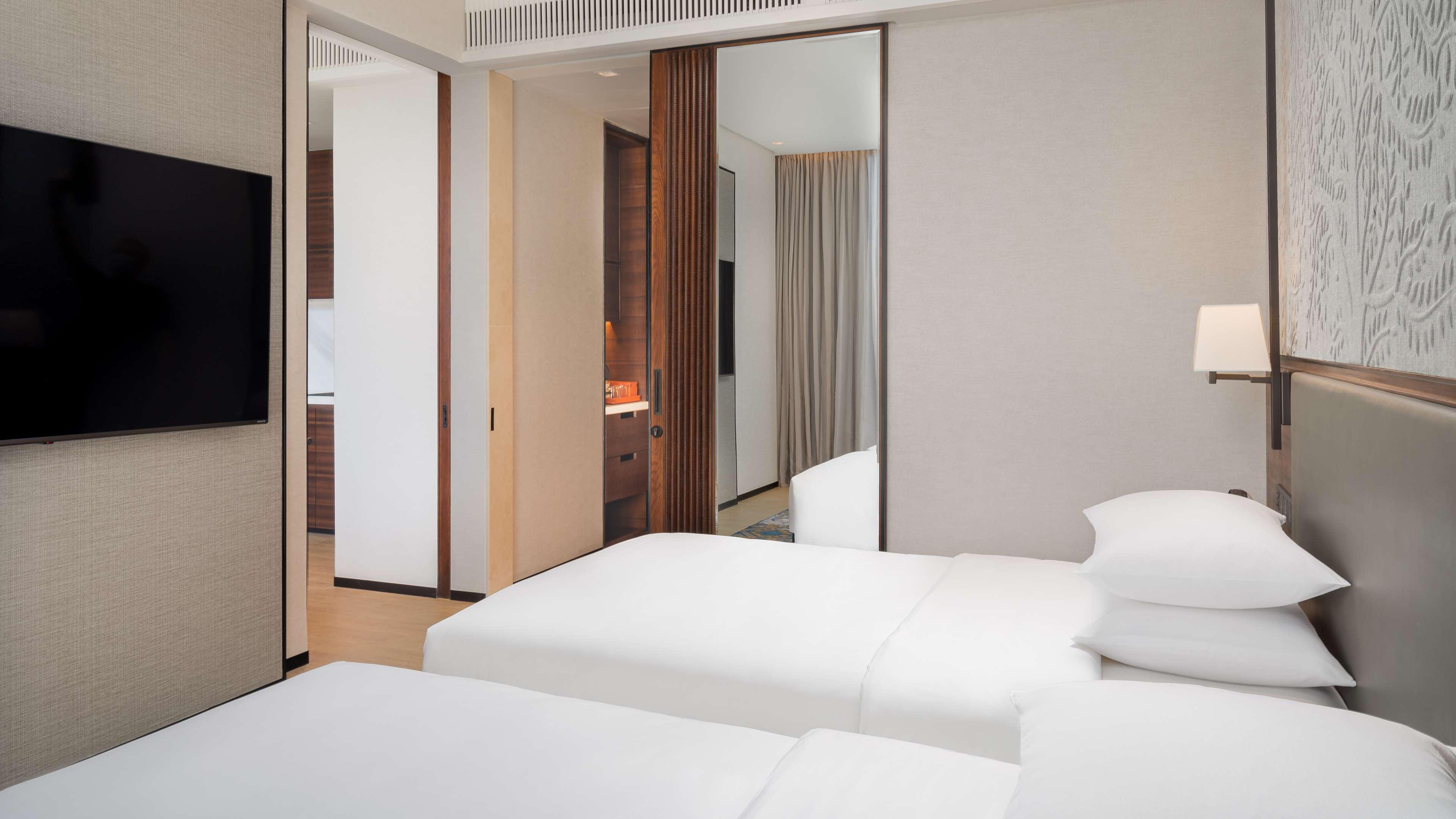 Hyatt Regency Phnom Penh Hotell Exteriör bild